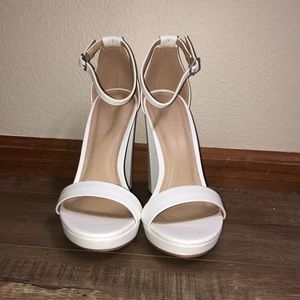 Wild Diva Shoes - Open Toe Chunky Block Heels Wild Diva Shoes - Open Toe Chunky Block Heels